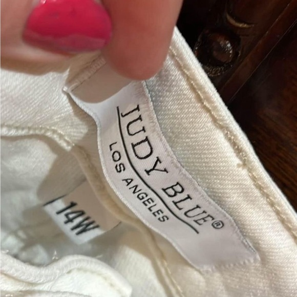 Judy Blue ‘Maddie’ Sz 14W White Relaxed Fit Jeans w/Braided Side - Picture 2 of 9
